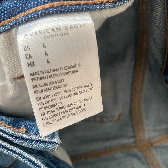American Eagle Distressed Mom Short - Picture 4 of 5